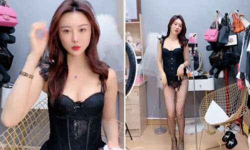 56460-腿模网红女神！超性卝感！网袜高跟鞋腿玩年，脱下豹纹内卝裤，按摩器怼着骚卝穴震动 掰穴塞入爽翻.jpg